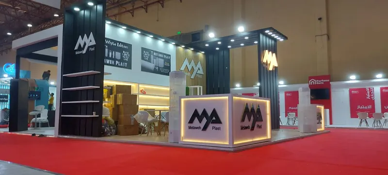 Metaweh Plast — A stand for a plastic and cosmetics packaging manufacturer, with a double-sided product wall.